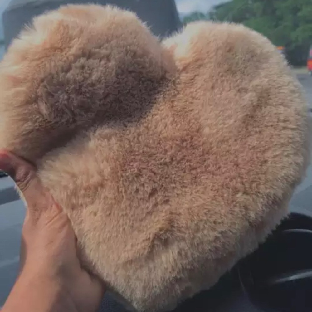 Heart Shaped Faux Fur Cross Body Purse - Picture 3 of 9